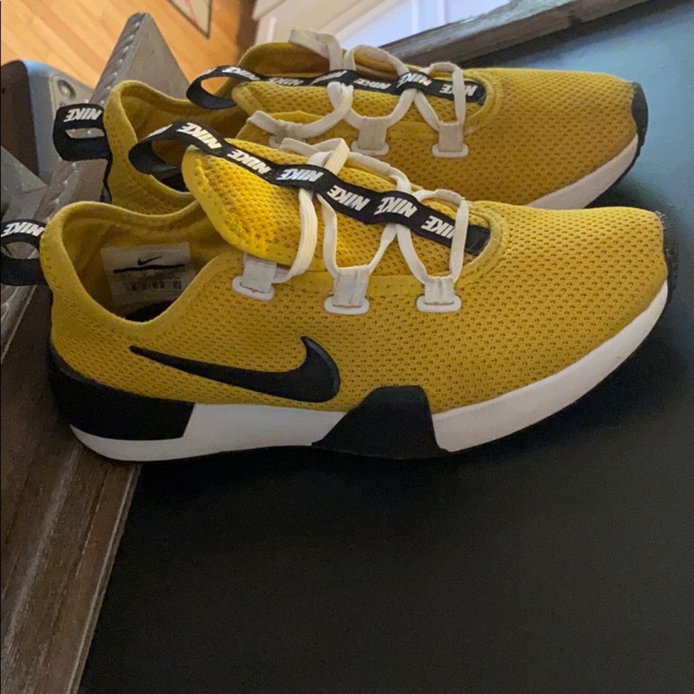 Nike Ashin women’s size 6.5 excellent condition